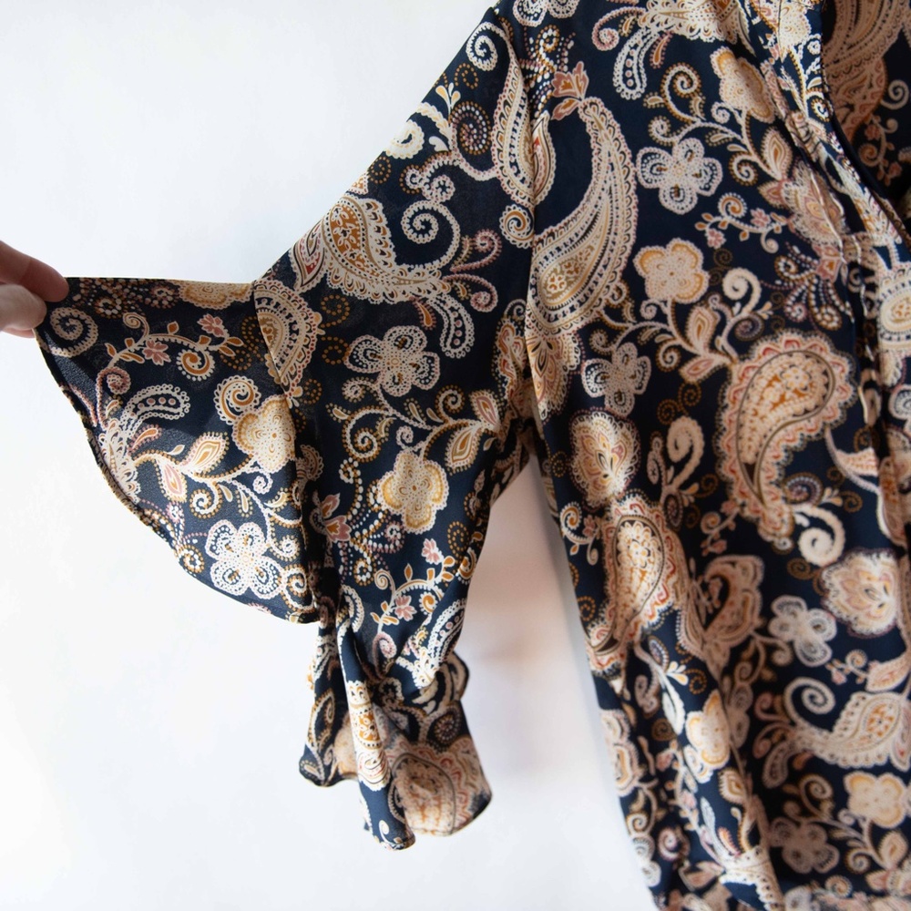 Vince Camuto Glasgow Paisley Flutter Sleeve Blouse - Picture 6 of 11